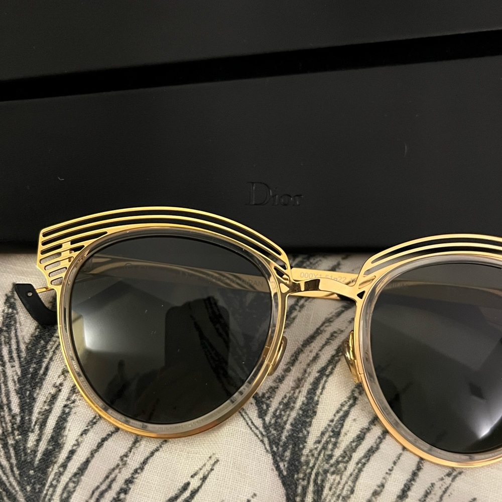 Worn 1x Dior Sunglasses - Picture 3 of 5